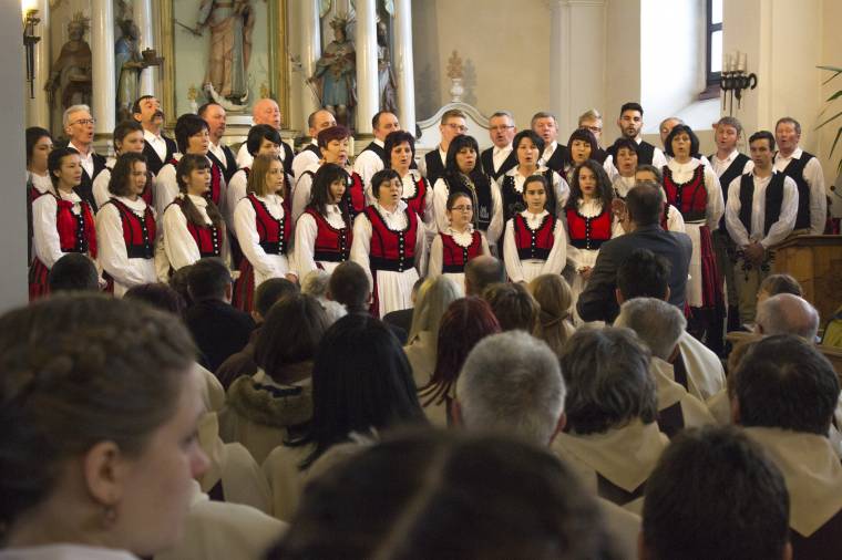 „A kóristák plusz időt adnak Istennek”