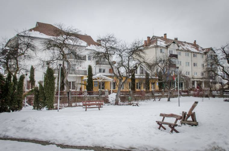 Rendőrök szeme láttára késeltek meg egy gazdát Kászonjakabfalván