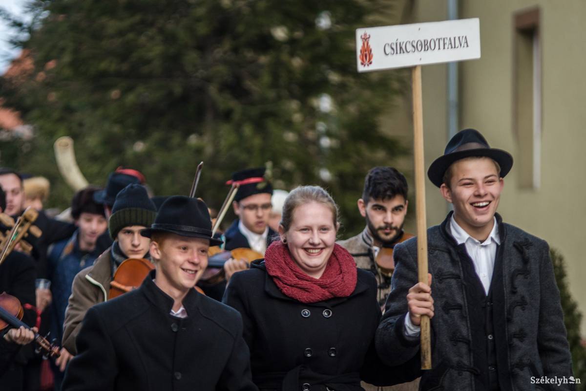 Ezúttal Csíkszereda és Csobotfalva hagyományőrzői a megyei farsangbúcsúztató házigazdái •  Fotó: Pinti Attila