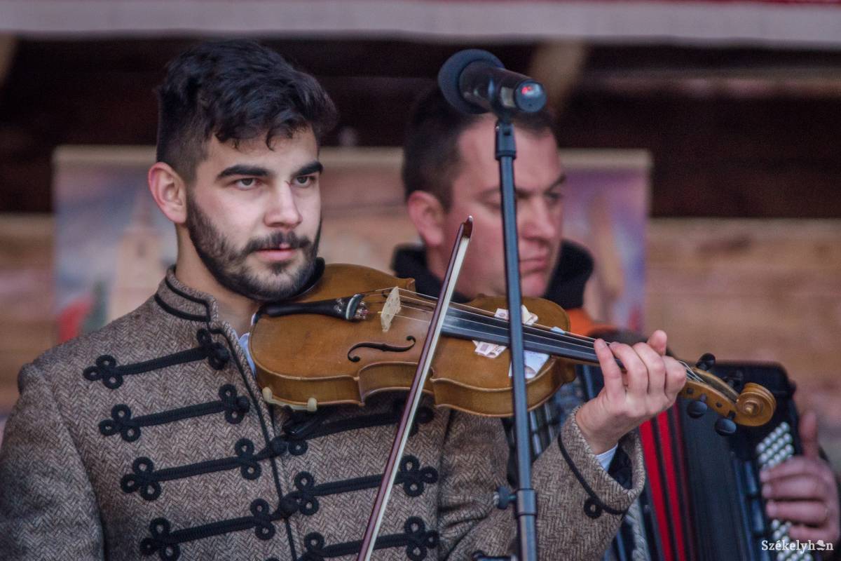 &bullet;  Fotó: Pinti Attila