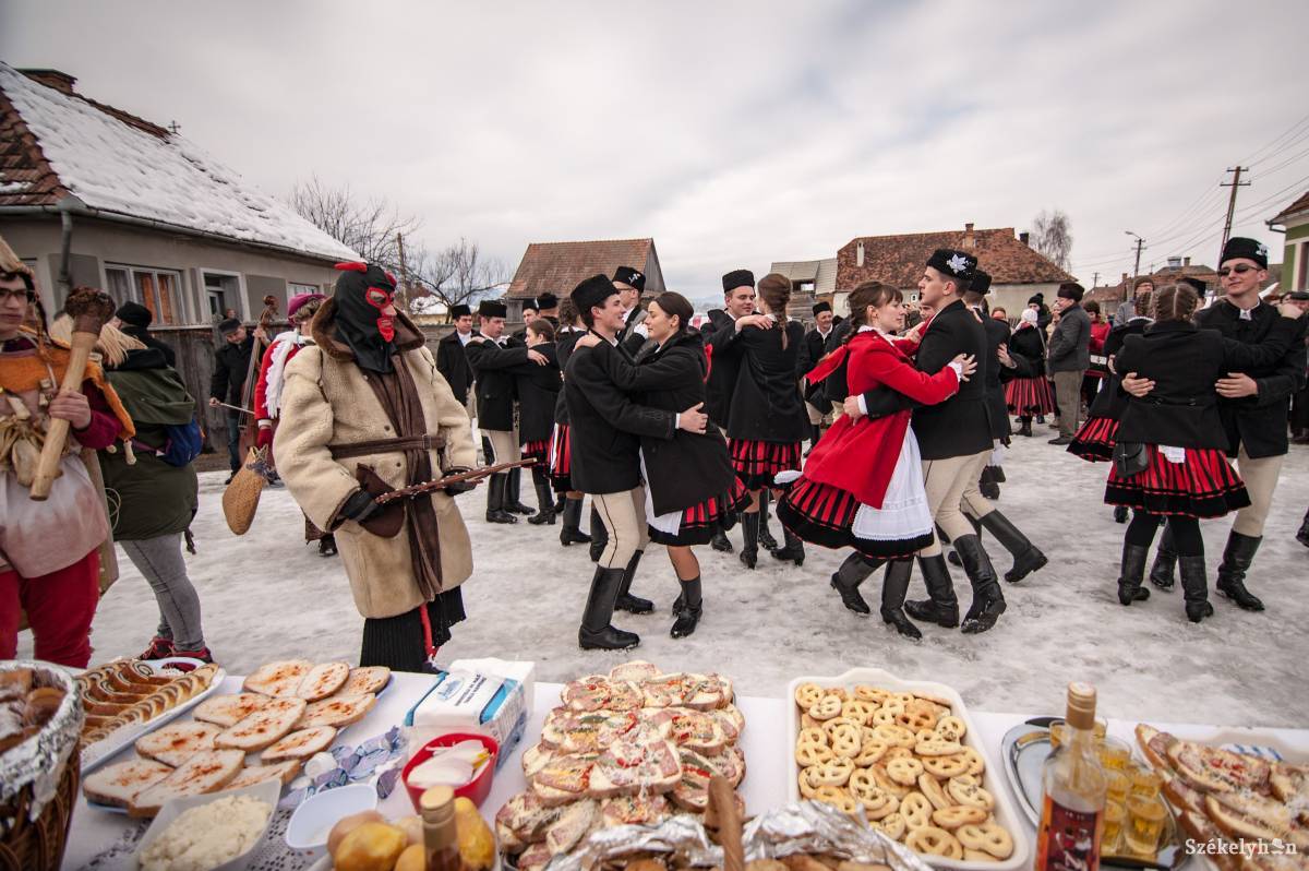 farsang, fenntartható, egészség, hagyomány, mulatság, jelmez