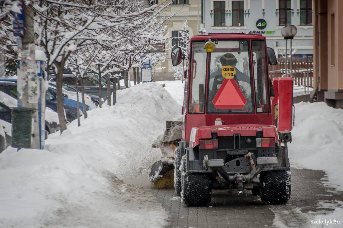 A hóeltakarítással megbízott Eco Csík szerint 90 százalékban teljesítették az általuk vállaltakat •  Fotó: Pinti Attila