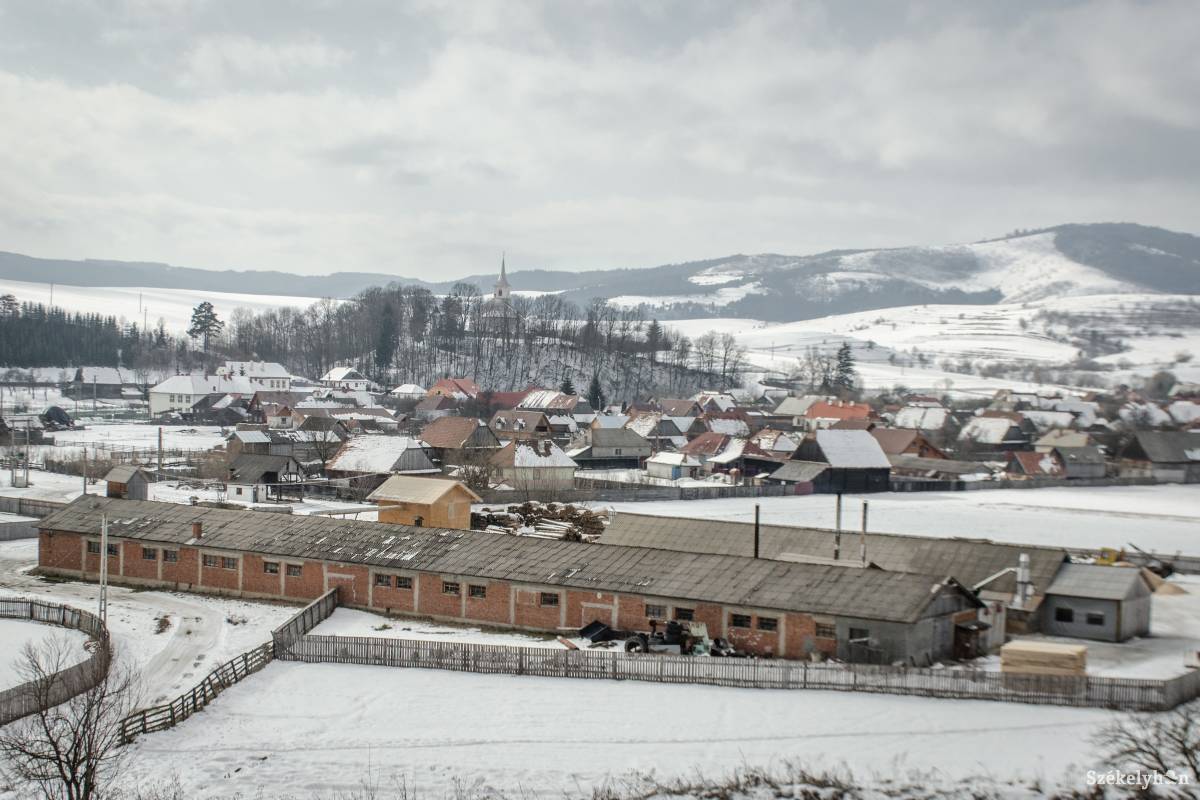Csak látszólagos a nyugalom a községben •  Fotó: Pinti Attila