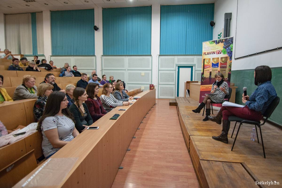 A légzőszervi megbetegedésekről, főképp a dohányzás káros hatásairól beszélt Kurkó Csilla tüdőgyógyász főorvos •  Fotó: Gecse Noémi