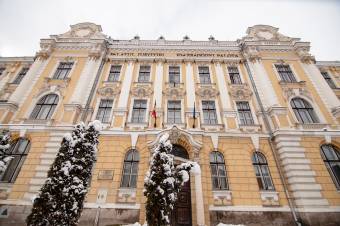 Alapfokon négy év börtönre ítélték a házastársát megkéselő csíkszeredai férfit