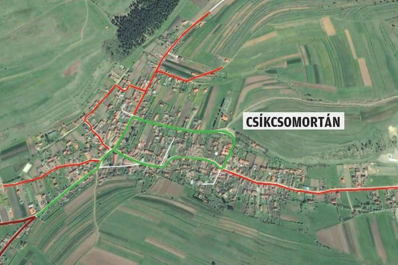 Csomortán leaszfaltozandó (piros szín) útjai. A falu központjának fontosabb útjai (zöld) már elkészültek 