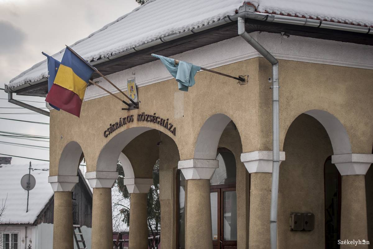 Amikor még megvolt a felirat •  Fotó: Pinti Attila