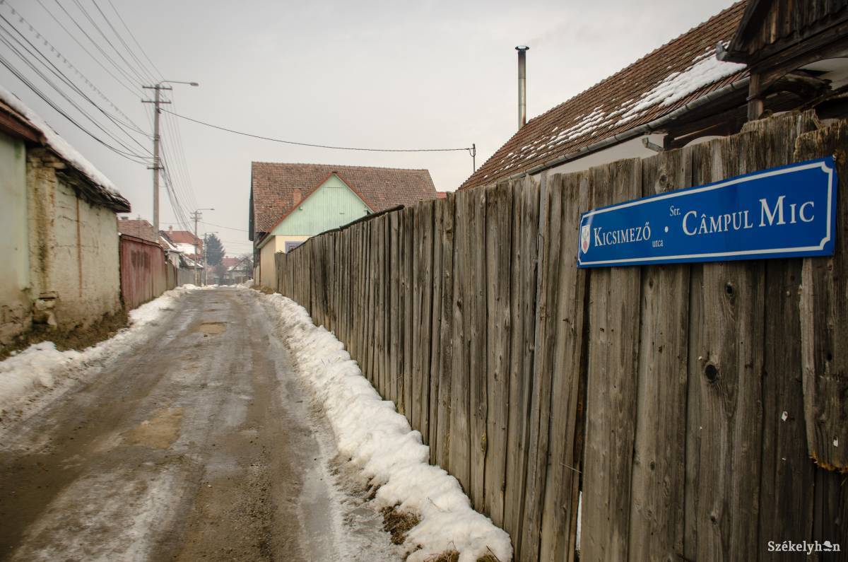 Jóra fordulnak a Kicsimező utcai állapotok. Közeledő útfelújítás •  Fotó: Gecse Noémi