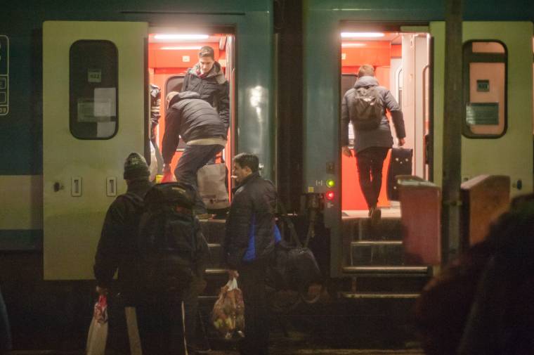Változások, aminek az utasok nem örülnek: zsúfoltabb lett a Corona InterCity, érdemes időben jegyet váltani