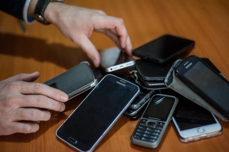 Telefonmentes tanórák: nem sietik el a csíki tanintézetek az előírás bevezetését