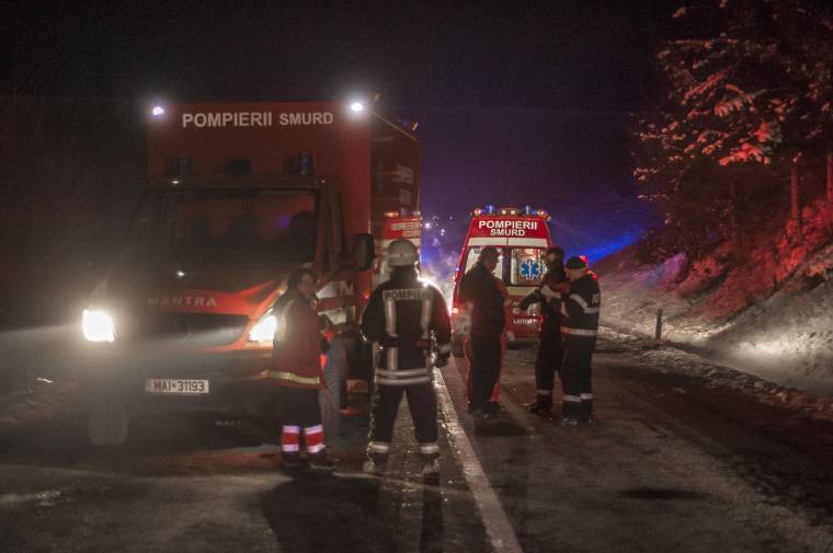 Személyszállításra alkalmatlan jármű zuhant a folyóba, kilenc utas életét vesztette