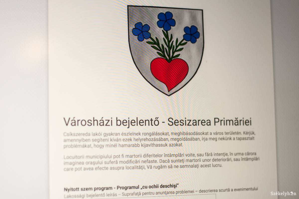 Az online felületen beérkező észrevételeket is figyelembe veszik a csíkszeredai városházán • Fotó: Gecse Noémi