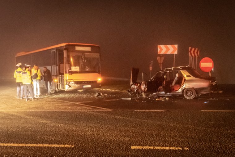 Busszal ütközött egy Dacia Alcsíkon