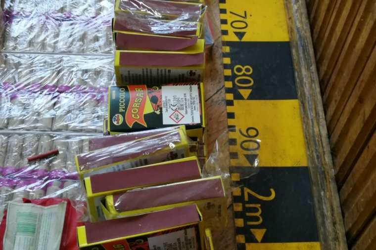 Több mint húszezer lej összértékű pirotechnikai eszközöket foglaltak le