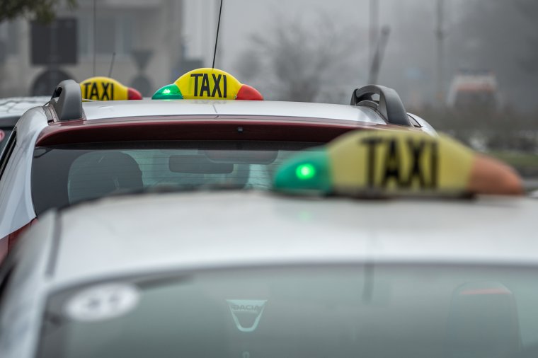 Nem felelt meg neki a fuvardíj, úgyhogy ellopta a taxit, majd halálos balesetet okozott egy Szatmár megyei férfi