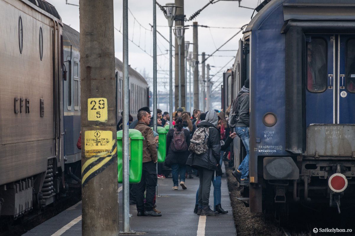 A hangos utastájékoztatás jelenleg egynyelvű a csíkszeredai vasútállomáson •  Fotó: Pinti Attila
