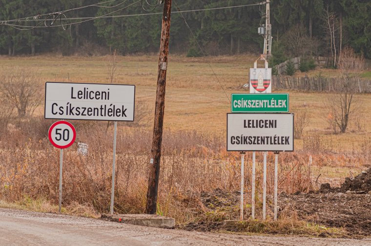 Aszfaltburkolat készül a kövezett utakon