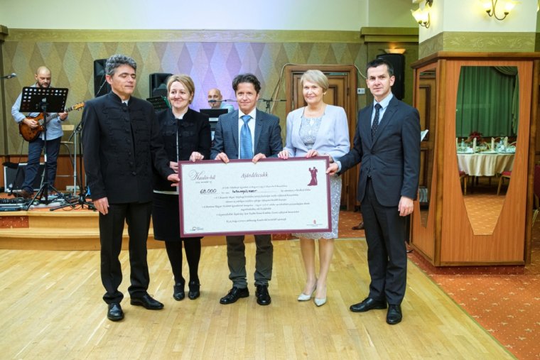 Rekordbevétel a jótékonysági Katalin-bálon
