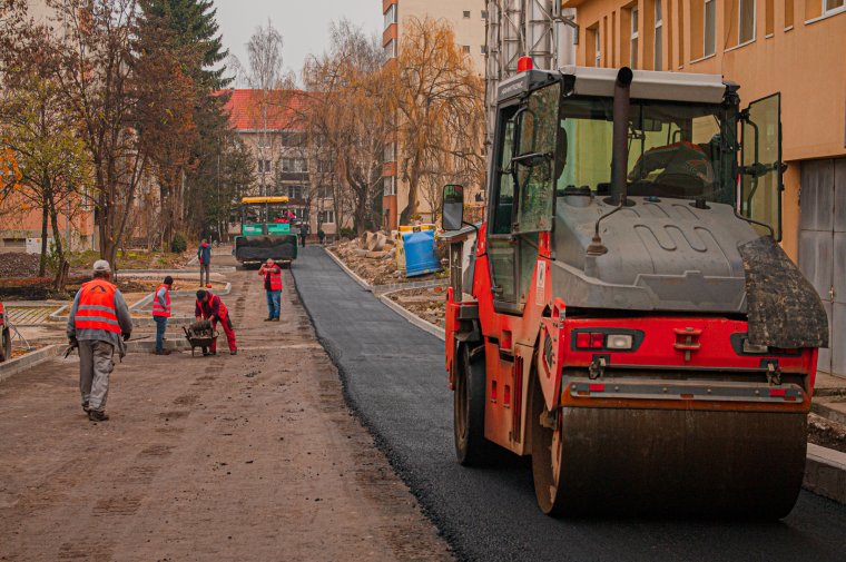 Tavasszal fejezik be a lakótelep felújítását