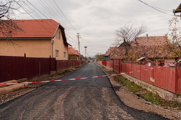 Elkezdődött a csíkcsicsói községi utak korszerűsítése