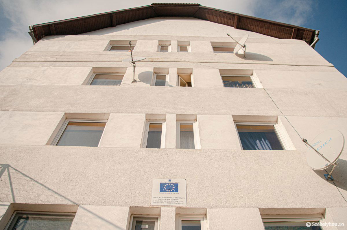 A csíkszeredai hajléktalanszálló, ahol a tragédia történt. Még nincs magyarázat •  Fotó: Gábos Albin