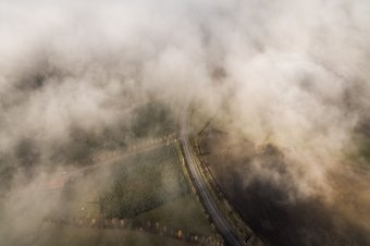 Leszállt a köd reggelre a gyergyói- és a csíki-medencékben