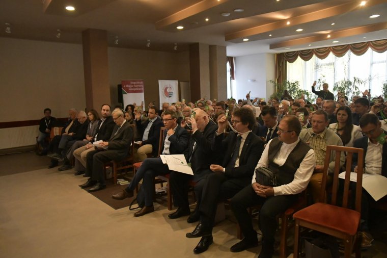 Újraválasztották Tőkés Lászlót az EMNT elnökének