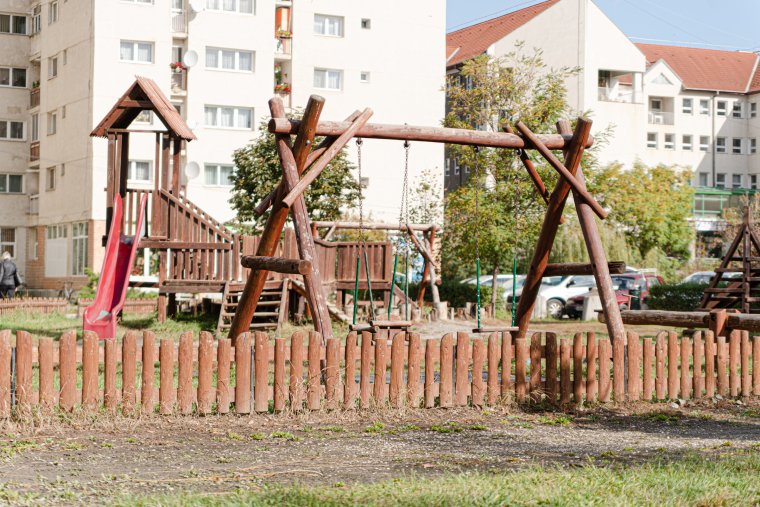 Körkép: állandó karbantartást igényelnek a székelyföldi játszóterek