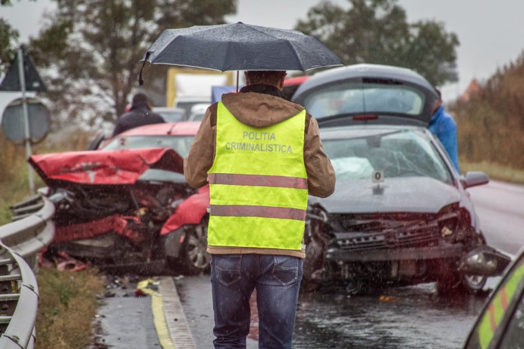 Nyolcan haltak meg autóbalesetben karácsony másnapján
