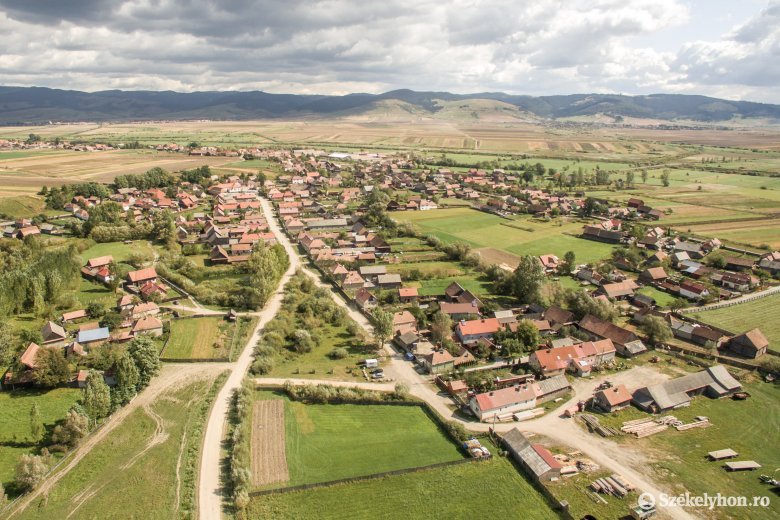 Tömegverekedés lett a szűk mezőgazdasági úti vitából Csatószegen