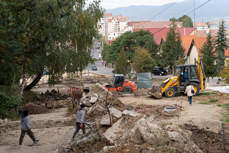 Kifogásolják az építőtelepi viszonyokat a felújítás alatt lévő lakóövezetben