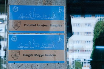 Létszámcsökkentési megoldás Hargita Megye Tanácsánál: vezérigazgatóságokból igazgatóságok lettek