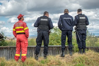Terepre küldené az irodából a rendfenntartó erők dolgozóit a kormányfő