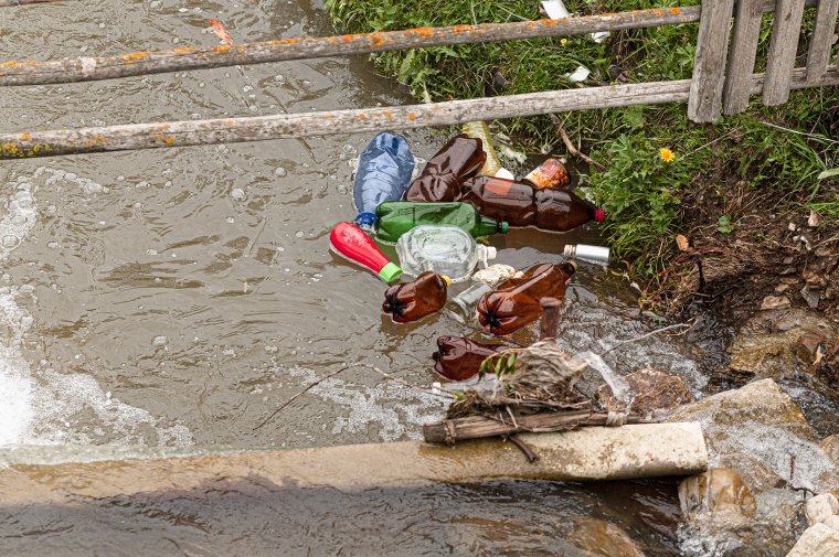 Kamerákkal figyelik majd az Olt-folyó mentén szemetelőket