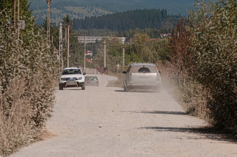 Poros, gödrös, járhatatlan út – változást akarnak a szécsenyi lakosok