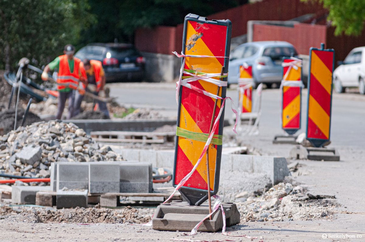 A szükséges javítások mellett a lakótelepek átalakítására is gondolni kell a zsúfoltság miatt •  Fotó: Gábos Albin