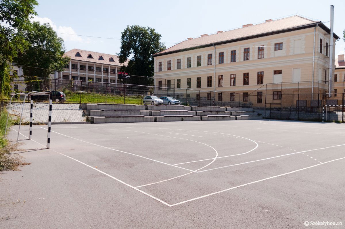 Az egyik sportpálya helyére szánták a tornatermet. Régóta várnak rá •  Fotó: Gábos Albin