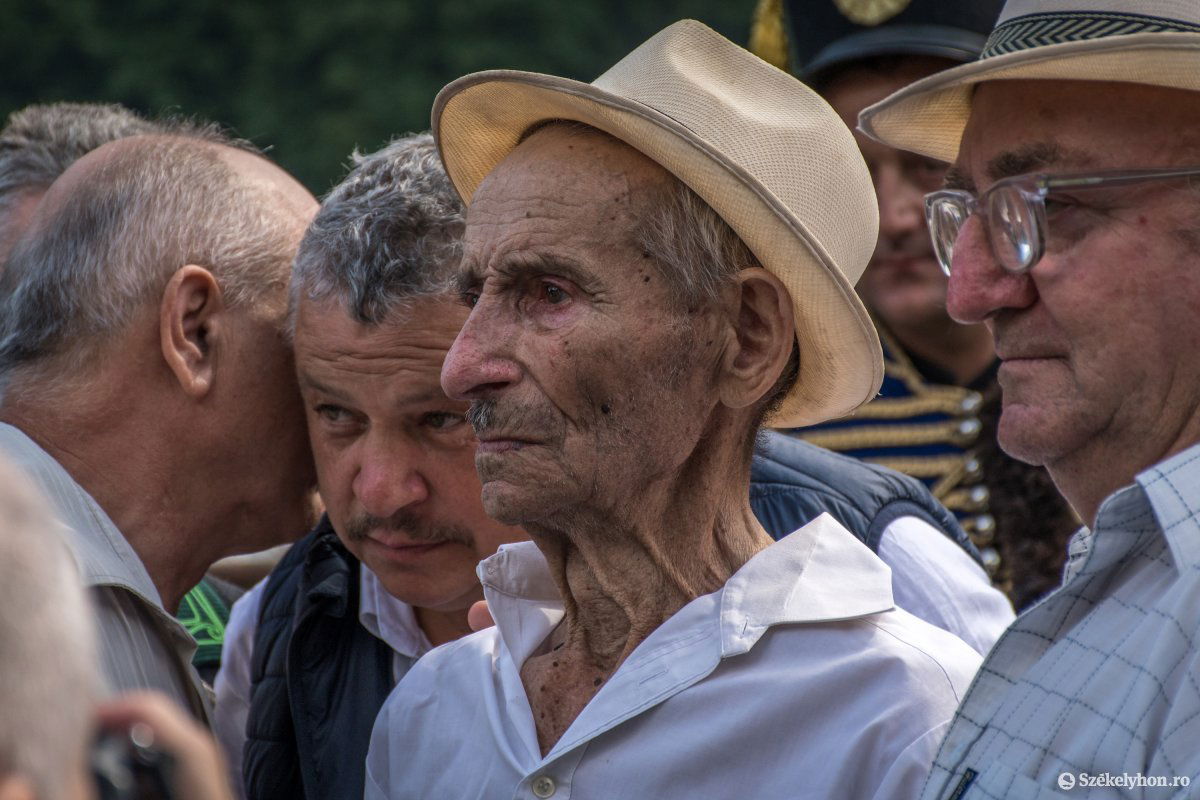Kovács Aladár 2019. augusztus 26-án, a II. világháború úzvölgyi csatájának 75. évfordulójára emlékezve a helyszínen •  Fotó: Pinti Attila