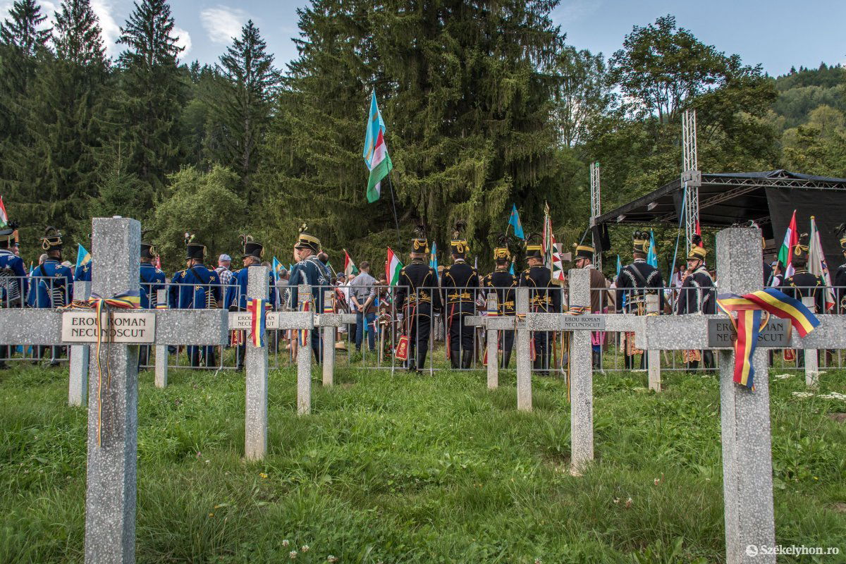 A betonkeresztek eltávolításáról a bíróságnak kell határoznia •  Fotó: Pinti Attila