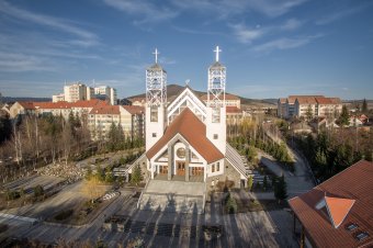 Támogatják a Szent Ágoston-templom ikonikus tornyainak felújítását