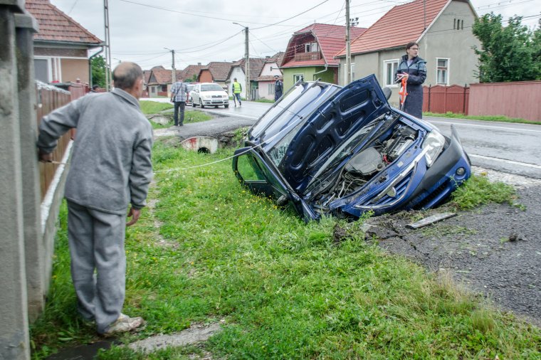 Kutya okozott közúti balesetet Csíkcsicsóban