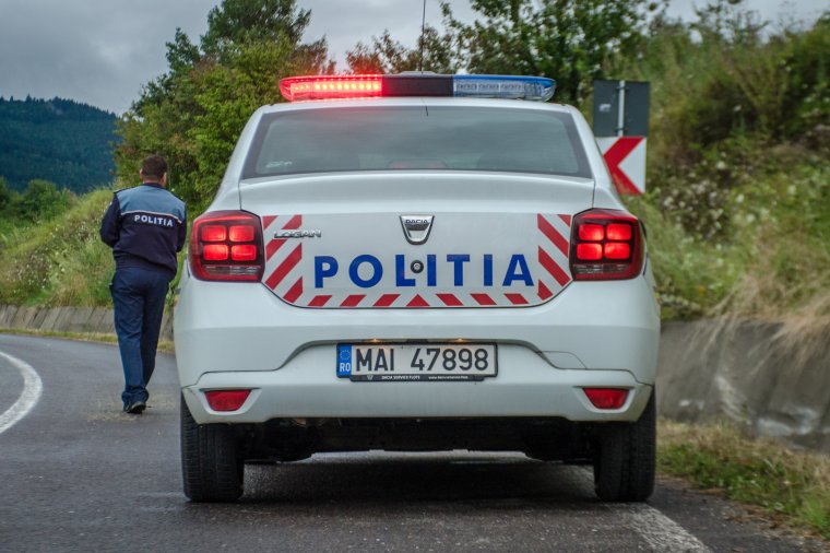 Menet közben esett ki egy férfi egy gépjármű rakteréből, és még a sofőr is otthagyta a helyszínen