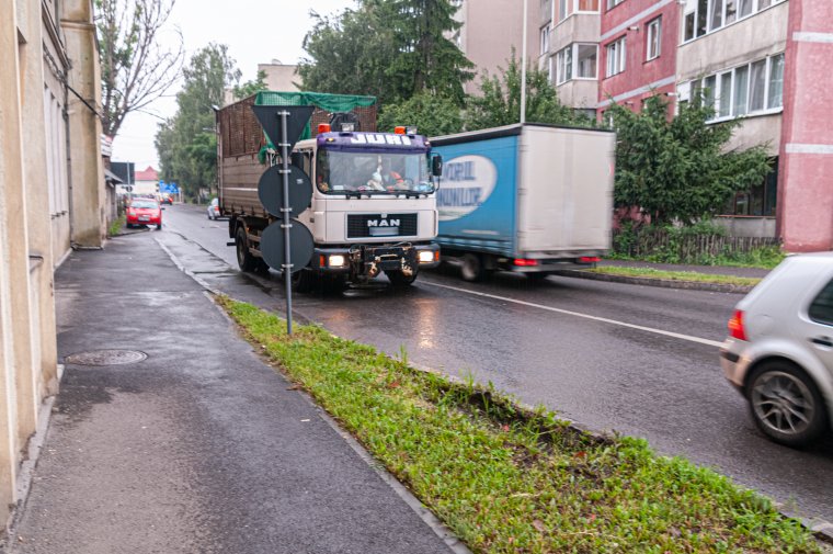 Túlnőtte az utcát a forgalom