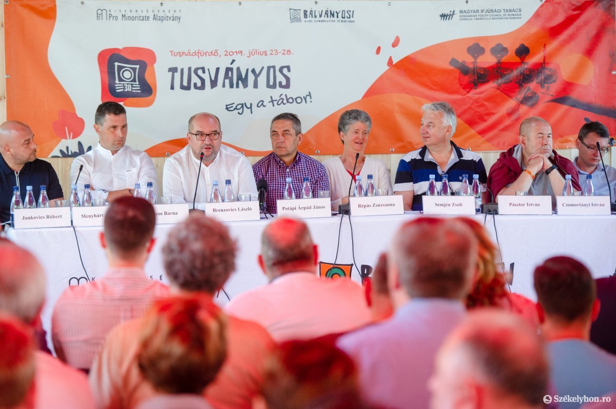 Egy a tábor. Valamennyi Magyarországon kívüli magyar közösség képviselői beszámoltak a közösségük helyzetéről &bullet;  Fotó: Beliczay László