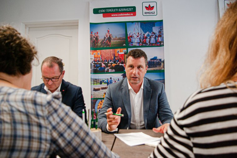 A politikai pártok magyarellenes megnyilvánulásai miatt nincs, akivel együttműködhetne az RMDSZ