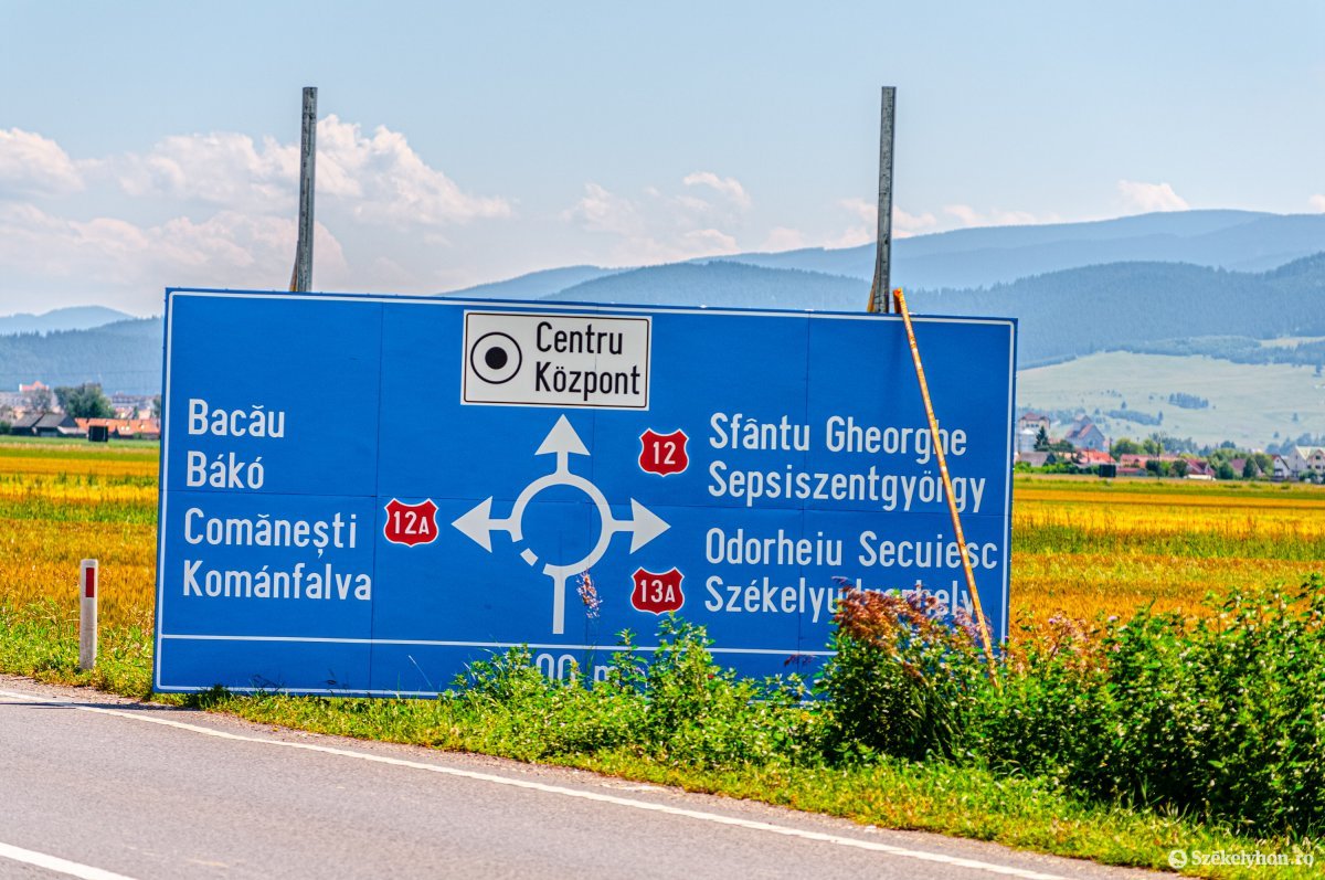 Bele kellene pótolni. A többnyelvűség pluszköltségeket ró az érintett önkormányzatokra &bullet;  Fotó: Gábos Albin