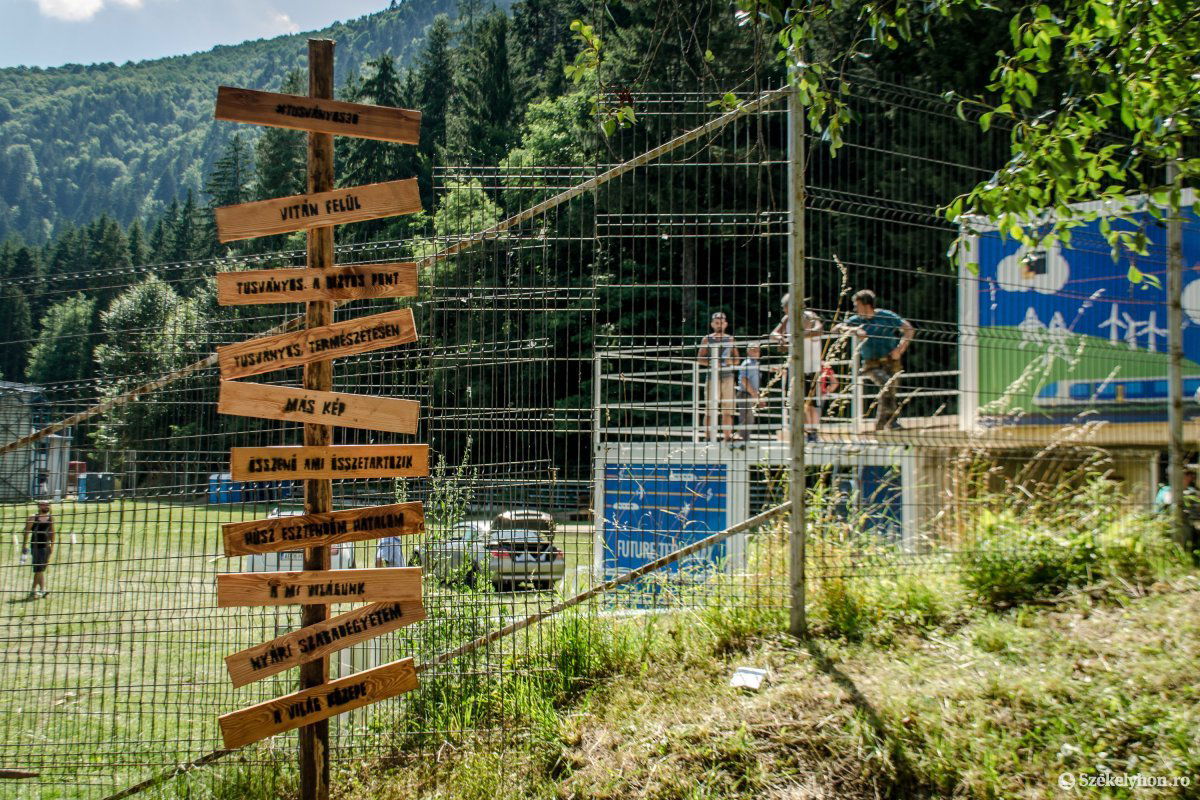 A rendezvény ideje alatt mintegy 30 sátorban 200 előadás és számos neves előadó koncertje lesz hallható •  Fotó: Pinti Attila
