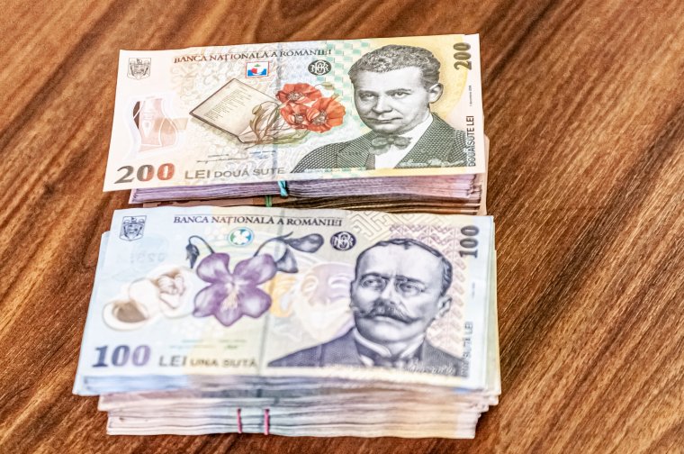 Milliárdok mennek el a közalkalmazottak pótlékaira