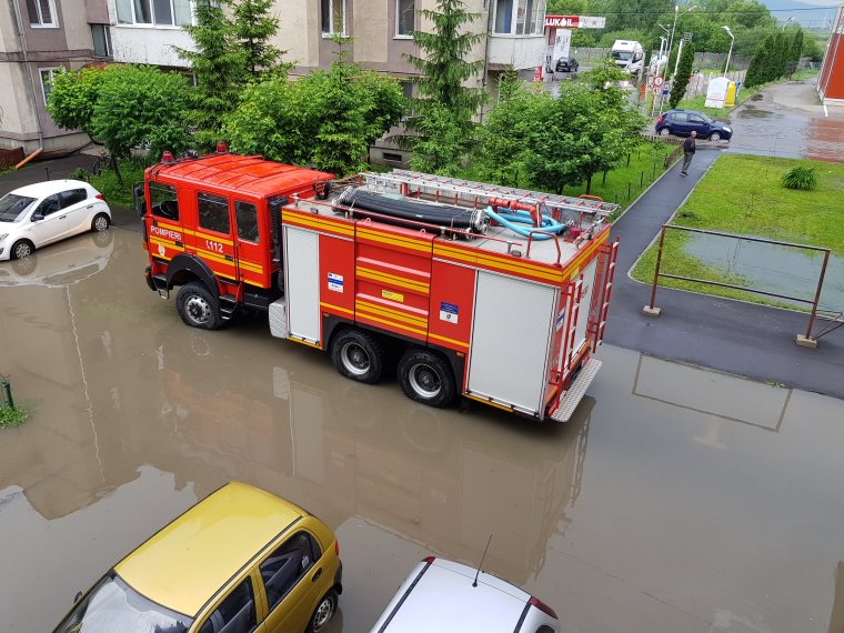 Hatalmas mennyiségű víz zúdult Csíkszeredára