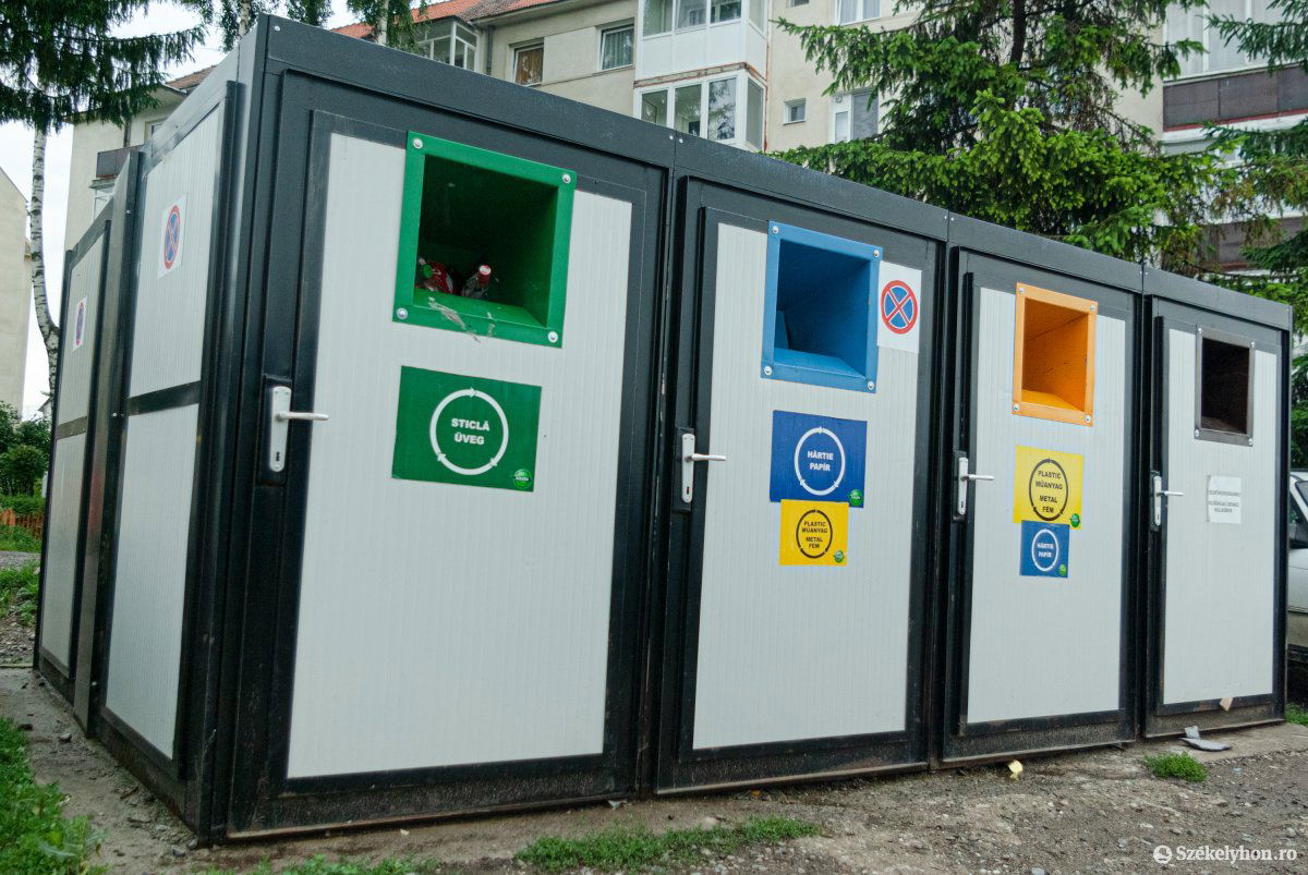 A konyhai lebomló hulladék külön gyűjtésére a tömbházas lakóövezeteknél is lesz lehetőség Csíkszeredában •  Fotó: Gábos Albin